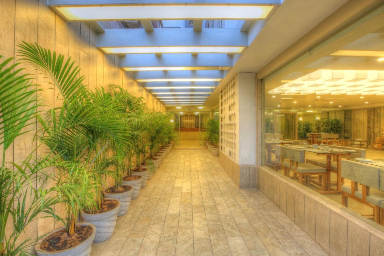 Scenaria Hotel Ahmedabad Exterior foto